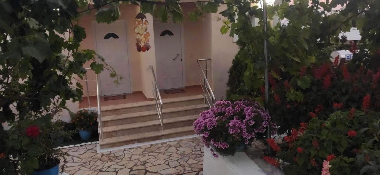 Vasil Rooms Lukove Exterior photo